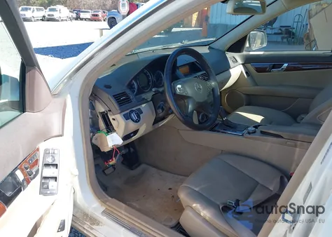 2009 Mercedes-Benz C 300 Luxury/Sport from USA, damaged, VIN WDDGF54X39R046664